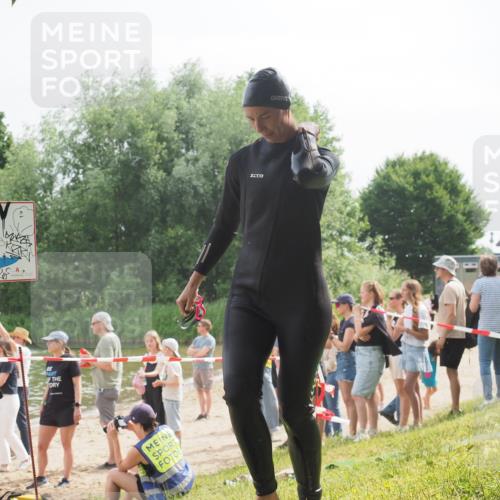 15.06.2025 - 27. Vierlanden-Triathlon KatJ http://msf.ph/oto/8019361 15.06.2025 10:18:49 Schwimmen 536 meine-sportfotos.de