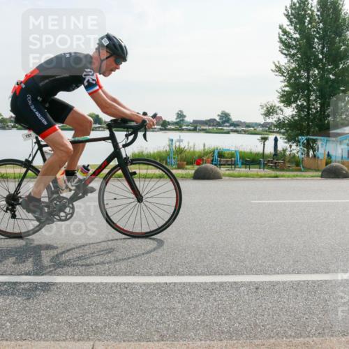 15.06.2025 - 27. Vierlanden-Triathlon H.Heesch http://msf.ph/oto/8019372 15.06.2025 09:37:43 Radfahren 32, 157, 174 meine-sportfotos.de