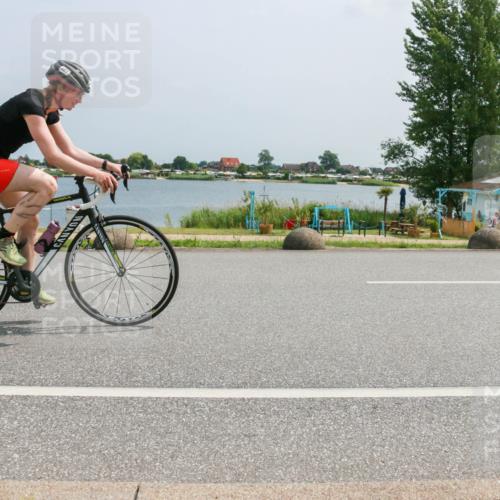 21.06.2025 - 27. Vierlanden-Triathlon H.Heesch http://msf.ph/oto/8019374 15.06.2025 12:01:06 Radfahren 687, 881, 909 meine-sportfotos.de