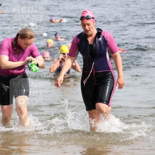 15.06.2025 - 27. Vierlanden-Triathlon Lena Gebhardt http://msf.ph/oto/8019377 15.06.2025 10:17:10 Schwimmen 471, 479, 510, 556, 567, 575, 581, 584, 602, 610 meine-sportfotos.de