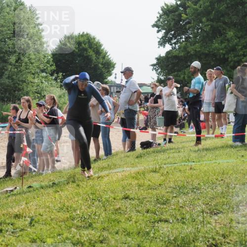 15.06.2025 - 27. Vierlanden-Triathlon KatJ http://msf.ph/oto/8019386 15.06.2025 10:19:08 Schwimmen 478, 498, 543, 558 meine-sportfotos.de