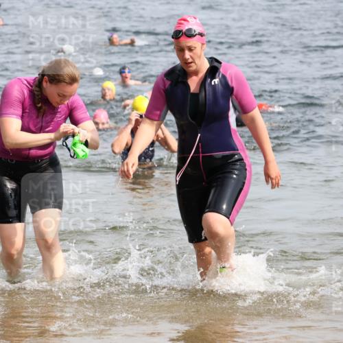 15.06.2025 - 27. Vierlanden-Triathlon Lena Gebhardt http://msf.ph/oto/8019387 15.06.2025 10:17:10 Schwimmen 471, 479, 510, 556, 567, 575, 581, 584, 602, 610 meine-sportfotos.de