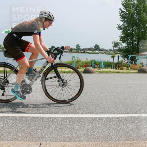 21.06.2025 - 27. Vierlanden-Triathlon H.Heesch http://msf.ph/oto/8019401 15.06.2025 12:01:08 Radfahren 881, 909 meine-sportfotos.de