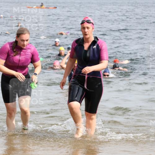 15.06.2025 - 27. Vierlanden-Triathlon Lena Gebhardt http://msf.ph/oto/8019406 15.06.2025 10:17:11 Schwimmen 479, 510, 556, 567, 575, 581, 584, 602 meine-sportfotos.de