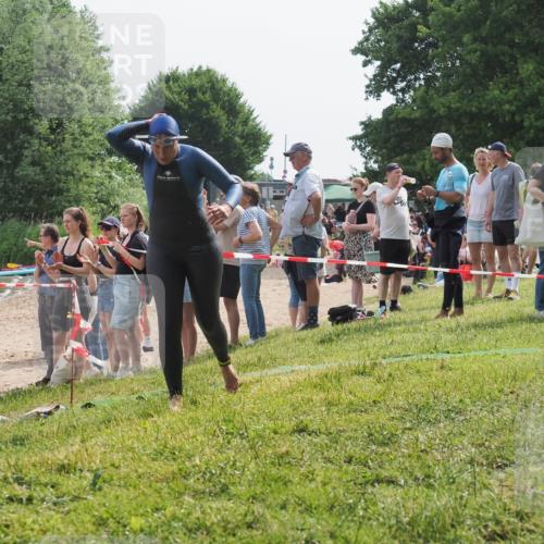 15.06.2025 - 27. Vierlanden-Triathlon KatJ http://msf.ph/oto/8019409 15.06.2025 10:19:09 Schwimmen 478, 498, 543, 558 meine-sportfotos.de