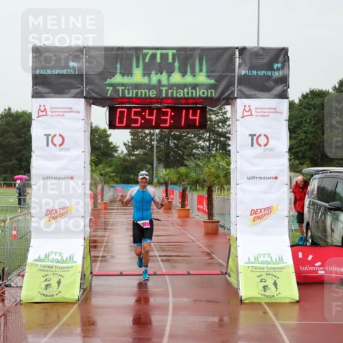 15.06.2025 - 7 Türme Triathlon Michael Strokosch http://msf.ph/oto/8019414 15.06.2025 15:43:14 Ziel  meine-sportfotos.de