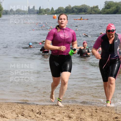 15.06.2025 - 27. Vierlanden-Triathlon Lena Gebhardt http://msf.ph/oto/8019421 15.06.2025 10:17:13 Schwimmen 479, 510, 529, 556, 567, 575, 581, 584, 602 meine-sportfotos.de