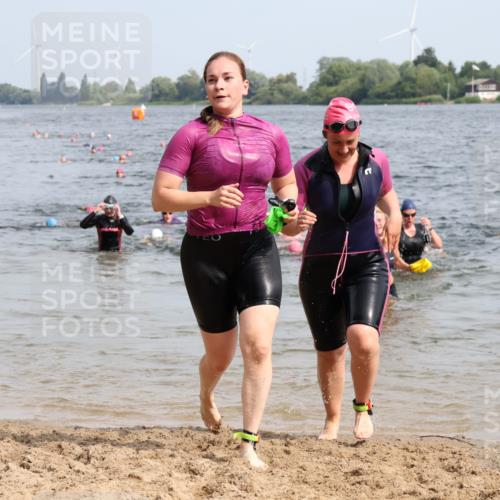 15.06.2025 - 27. Vierlanden-Triathlon Lena Gebhardt http://msf.ph/oto/8019431 15.06.2025 10:17:14 Schwimmen 479, 510, 529, 556, 567, 575, 581, 584, 602 meine-sportfotos.de