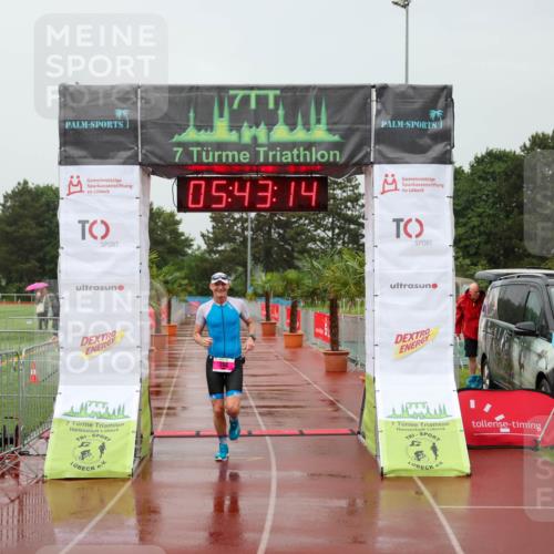 15.06.2025 - 7 Türme Triathlon Michael Strokosch http://msf.ph/oto/8019432 15.06.2025 15:43:14 Ziel  meine-sportfotos.de