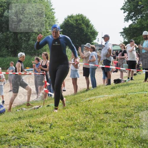 15.06.2025 - 27. Vierlanden-Triathlon KatJ http://msf.ph/oto/8019434 15.06.2025 10:19:10 Schwimmen 478, 498, 543, 558 meine-sportfotos.de