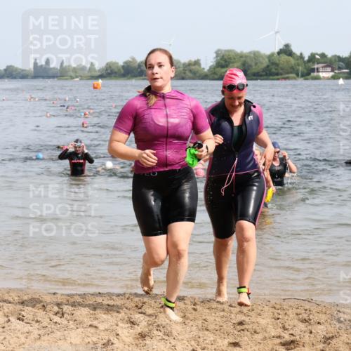 15.06.2025 - 27. Vierlanden-Triathlon Lena Gebhardt http://msf.ph/oto/8019439 15.06.2025 10:17:14 Schwimmen 479, 510, 529, 556, 567, 575, 581, 584, 602 meine-sportfotos.de