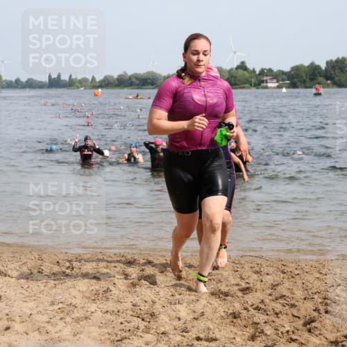 15.06.2025 - 27. Vierlanden-Triathlon Lena Gebhardt http://msf.ph/oto/8019447 15.06.2025 10:17:14 Schwimmen 479, 510, 529, 556, 567, 575, 581, 584, 602 meine-sportfotos.de