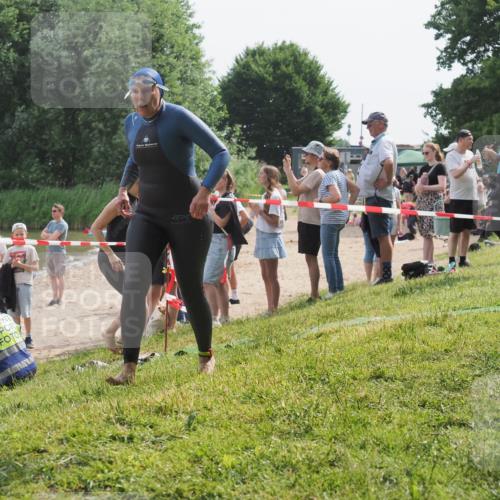 15.06.2025 - 27. Vierlanden-Triathlon KatJ http://msf.ph/oto/8019451 15.06.2025 10:19:10 Schwimmen 478, 498, 543, 558 meine-sportfotos.de