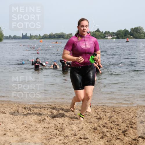 15.06.2025 - 27. Vierlanden-Triathlon Lena Gebhardt http://msf.ph/oto/8019457 15.06.2025 10:17:14 Schwimmen 479, 510, 529, 556, 567, 575, 581, 584, 602 meine-sportfotos.de