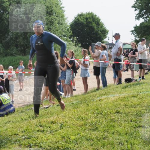 15.06.2025 - 27. Vierlanden-Triathlon KatJ http://msf.ph/oto/8019458 15.06.2025 10:19:10 Schwimmen 478, 498, 543, 558 meine-sportfotos.de