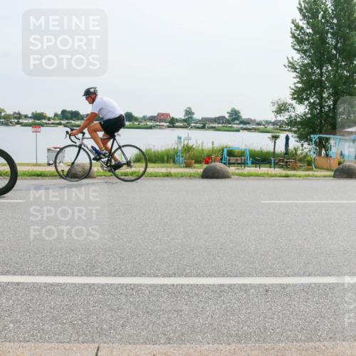 15.06.2025 - 27. Vierlanden-Triathlon H.Heesch http://msf.ph/oto/8019459 15.06.2025 10:23:01 Radfahren 86, 234, 421, 451, 480, 509, 525, 605, 609, 630 meine-sportfotos.de