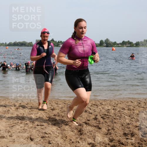 15.06.2025 - 27. Vierlanden-Triathlon Lena Gebhardt http://msf.ph/oto/8019473 15.06.2025 10:17:15 Schwimmen 479, 510, 529, 556, 575, 581, 584, 602 meine-sportfotos.de