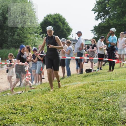 15.06.2025 - 27. Vierlanden-Triathlon KatJ http://msf.ph/oto/8019477 15.06.2025 10:19:12 Schwimmen 478, 498, 543, 558 meine-sportfotos.de