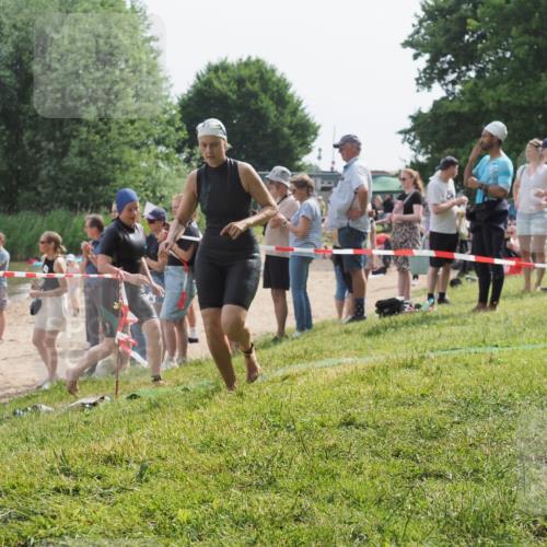 15.06.2025 - 27. Vierlanden-Triathlon KatJ http://msf.ph/oto/8019481 15.06.2025 10:19:12 Schwimmen 478, 498, 543, 558 meine-sportfotos.de