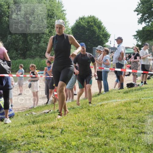 15.06.2025 - 27. Vierlanden-Triathlon KatJ http://msf.ph/oto/8019490 15.06.2025 10:19:13 Schwimmen 478, 498, 543, 558 meine-sportfotos.de