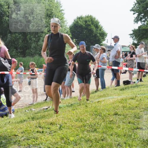 15.06.2025 - 27. Vierlanden-Triathlon KatJ http://msf.ph/oto/8019493 15.06.2025 10:19:13 Schwimmen 478, 498, 543, 558 meine-sportfotos.de