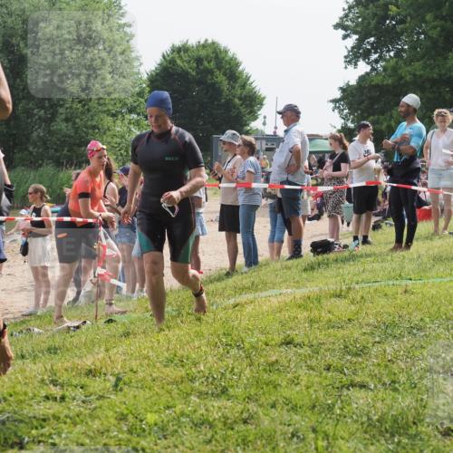 15.06.2025 - 27. Vierlanden-Triathlon KatJ http://msf.ph/oto/8019513 15.06.2025 10:19:14 Schwimmen 478, 498, 543, 558 meine-sportfotos.de
