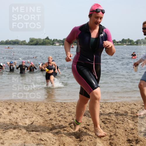 15.06.2025 - 27. Vierlanden-Triathlon Lena Gebhardt http://msf.ph/oto/8019515 15.06.2025 10:17:16 Schwimmen 479, 510, 529, 556, 575, 581, 584, 602 meine-sportfotos.de