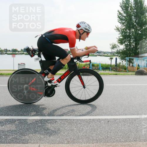 15.06.2025 - 27. Vierlanden-Triathlon H.Heesch http://msf.ph/oto/8019525 15.06.2025 09:38:36 Radfahren 4, 123, 124, 235 meine-sportfotos.de
