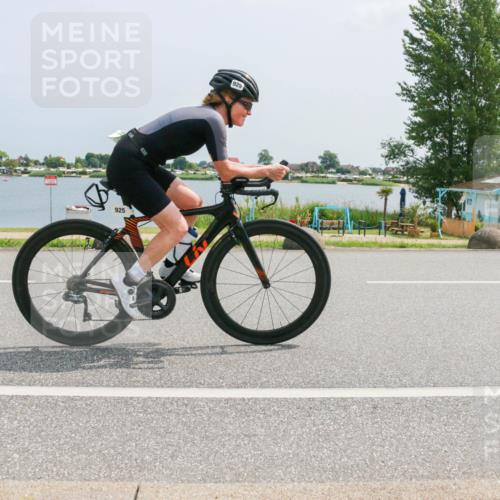 21.06.2025 - 27. Vierlanden-Triathlon H.Heesch http://msf.ph/oto/8019532 15.06.2025 12:01:54 Radfahren 925 meine-sportfotos.de