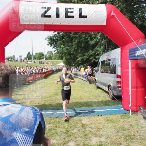 21.06.2025 - 27. Vierlanden-Triathlon MichiJ http://msf.ph/oto/8019539 15.06.2026 11:35:02 Ziel 579, 1395 meine-sportfotos.de