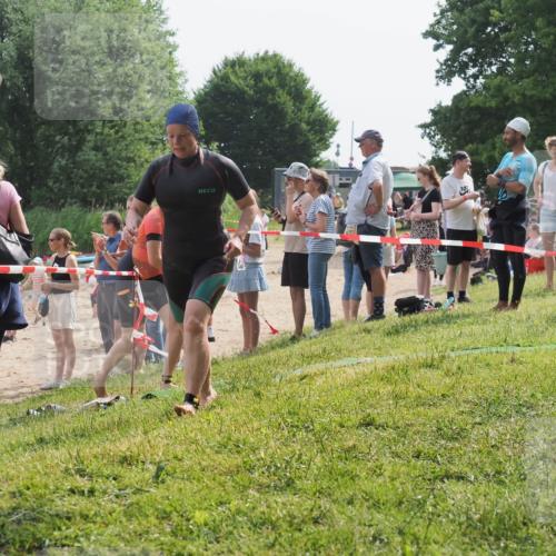15.06.2025 - 27. Vierlanden-Triathlon KatJ http://msf.ph/oto/8019540 15.06.2025 10:19:14 Schwimmen 478, 498, 543, 558 meine-sportfotos.de