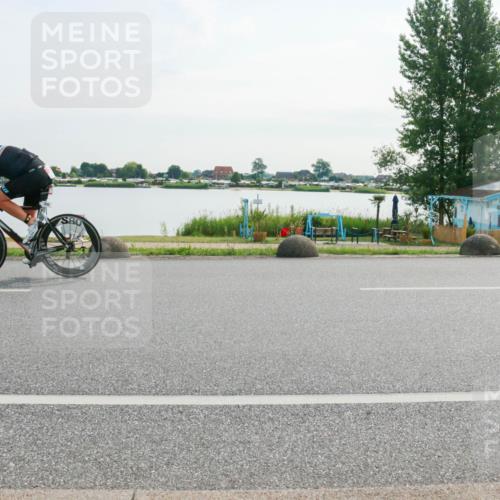 15.06.2025 - 27. Vierlanden-Triathlon H.Heesch http://msf.ph/oto/8019557 15.06.2025 09:38:41 Radfahren 4, 232, 235 meine-sportfotos.de