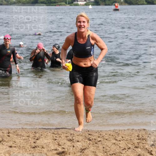 15.06.2025 - 27. Vierlanden-Triathlon Lena Gebhardt http://msf.ph/oto/8019561 15.06.2025 10:17:18 Schwimmen 510, 529, 556, 575, 581, 582, 584, 594 meine-sportfotos.de