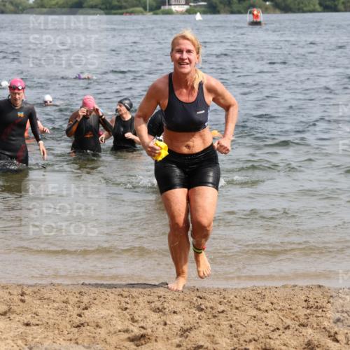 15.06.2025 - 27. Vierlanden-Triathlon Lena Gebhardt http://msf.ph/oto/8019569 15.06.2025 10:17:18 Schwimmen 510, 529, 556, 575, 581, 582, 584, 594 meine-sportfotos.de