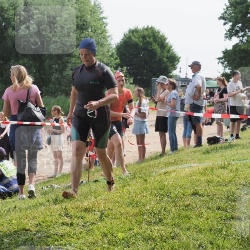 15.06.2025 - 27. Vierlanden-Triathlon KatJ http://msf.ph/oto/8019575 15.06.2025 10:19:15 Schwimmen 474, 478, 498, 543, 558 meine-sportfotos.de