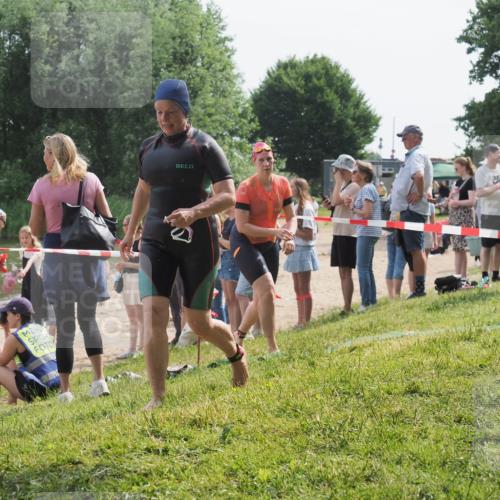15.06.2025 - 27. Vierlanden-Triathlon KatJ http://msf.ph/oto/8019590 15.06.2025 10:19:15 Schwimmen 474, 478, 498, 543, 558 meine-sportfotos.de