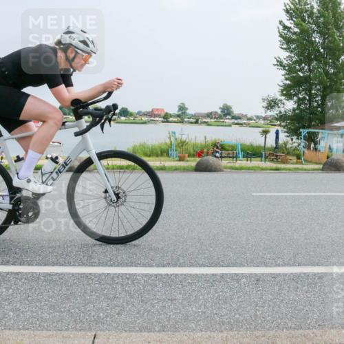 21.06.2025 - 27. Vierlanden-Triathlon H.Heesch http://msf.ph/oto/8019603 15.06.2025 12:02:26 Radfahren 878, 936 meine-sportfotos.de