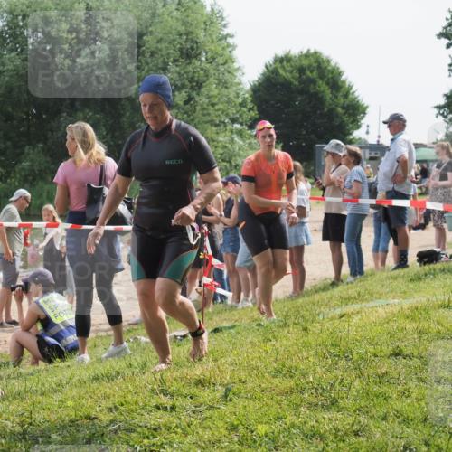 15.06.2025 - 27. Vierlanden-Triathlon KatJ http://msf.ph/oto/8019604 15.06.2025 10:19:15 Schwimmen 474, 478, 498, 543, 558 meine-sportfotos.de