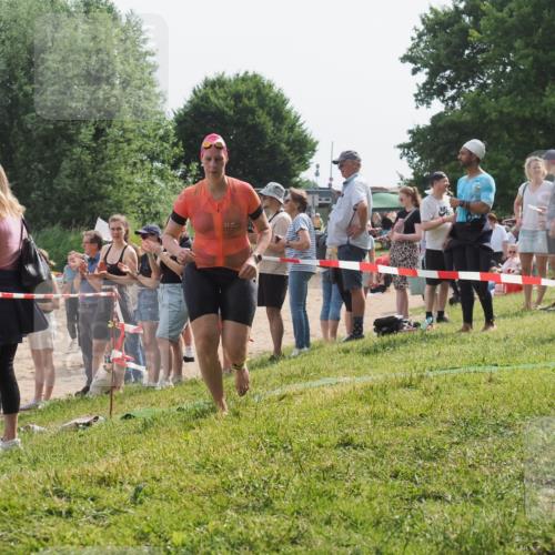 15.06.2025 - 27. Vierlanden-Triathlon KatJ http://msf.ph/oto/8019635 15.06.2025 10:19:16 Schwimmen 474, 478, 498, 543, 558 meine-sportfotos.de