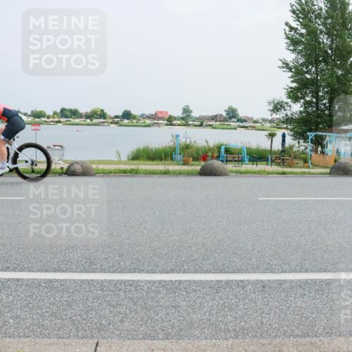 21.06.2025 - 27. Vierlanden-Triathlon H.Heesch http://msf.ph/oto/8019654 15.06.2025 12:02:44 Radfahren 815, 834, 888, 965 meine-sportfotos.de