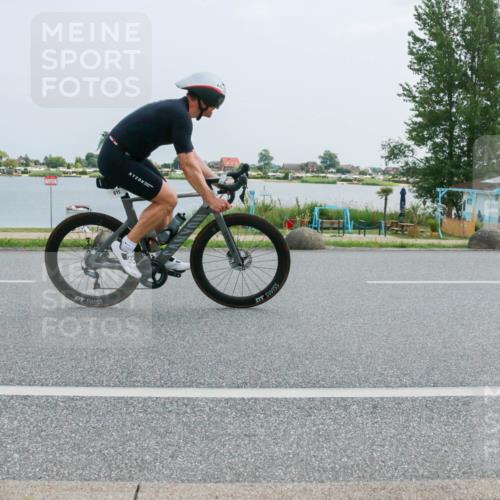21.06.2025 - 27. Vierlanden-Triathlon H.Heesch http://msf.ph/oto/8019677 15.06.2025 12:02:46 Radfahren 815, 834, 888, 965 meine-sportfotos.de