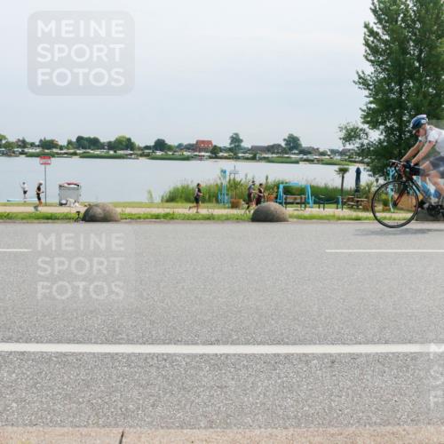 15.06.2025 - 27. Vierlanden-Triathlon H.Heesch http://msf.ph/oto/8019711 15.06.2025 11:16:05 Radfahren 102, 208, 860 meine-sportfotos.de
