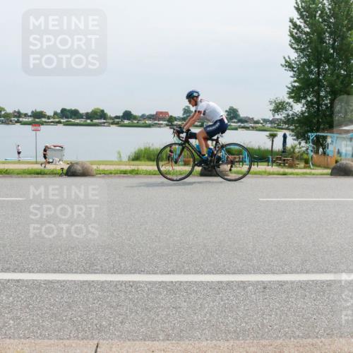 15.06.2025 - 27. Vierlanden-Triathlon H.Heesch http://msf.ph/oto/8019731 15.06.2025 11:16:05 Radfahren 102, 208, 860 meine-sportfotos.de
