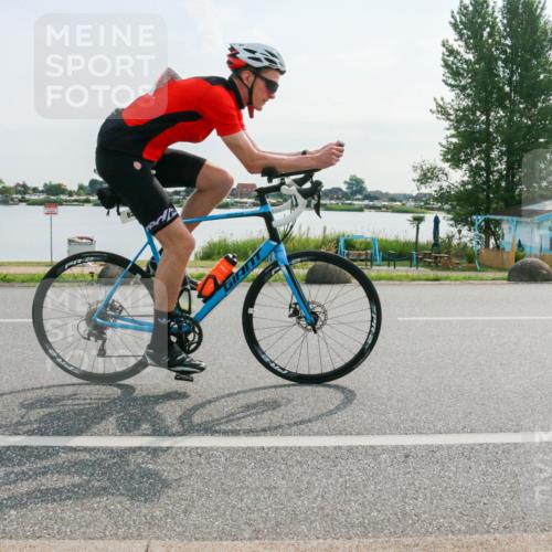 15.06.2025 - 27. Vierlanden-Triathlon H.Heesch http://msf.ph/oto/8019740 15.06.2025 09:40:24 Radfahren 82 meine-sportfotos.de