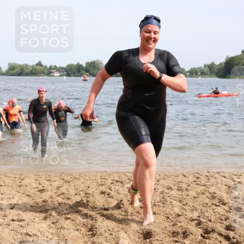 15.06.2025 - 27. Vierlanden-Triathlon Lena Gebhardt http://msf.ph/oto/8019745 15.06.2025 10:17:24 Schwimmen 488, 492, 519, 529, 557, 572, 575, 581, 582, 584, 594 meine-sportfotos.de