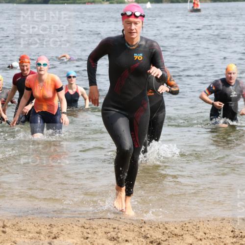 15.06.2025 - 27. Vierlanden-Triathlon Lena Gebhardt http://msf.ph/oto/8019751 15.06.2025 10:17:25 Schwimmen 485, 488, 492, 519, 529, 532, 557, 572, 575, 581, 582, 584, 588, 594, 626 meine-sportfotos.de