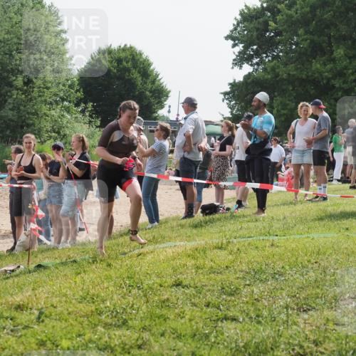 15.06.2025 - 27. Vierlanden-Triathlon KatJ http://msf.ph/oto/8019766 15.06.2025 10:19:21 Schwimmen 474, 543, 558 meine-sportfotos.de