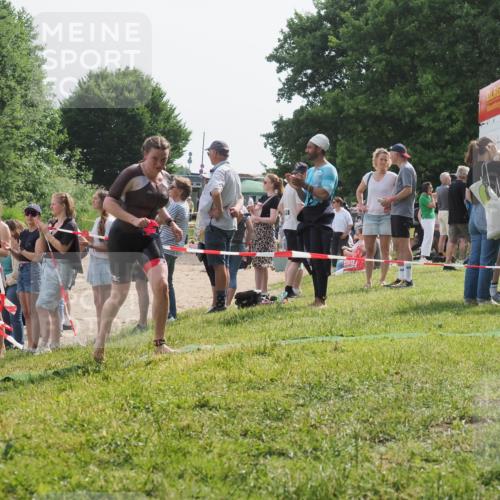 15.06.2025 - 27. Vierlanden-Triathlon KatJ http://msf.ph/oto/8019776 15.06.2025 10:19:21 Schwimmen 474, 543, 558 meine-sportfotos.de