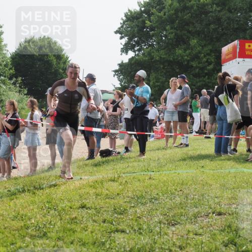 15.06.2025 - 27. Vierlanden-Triathlon KatJ http://msf.ph/oto/8019789 15.06.2025 10:19:22 Schwimmen 474, 543, 558 meine-sportfotos.de