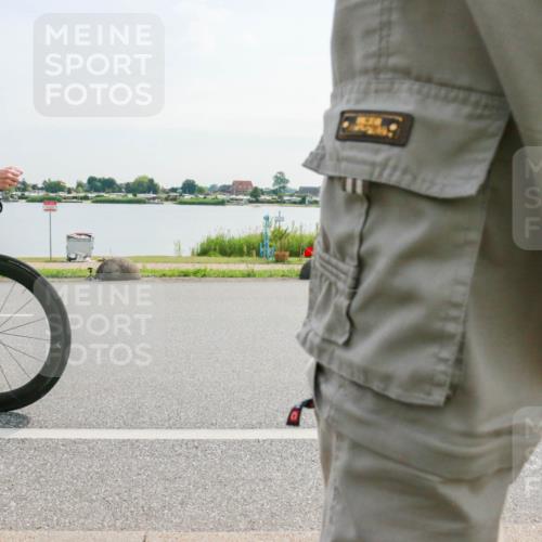 15.06.2025 - 27. Vierlanden-Triathlon H.Heesch http://msf.ph/oto/8019810 15.06.2025 09:41:15 Radfahren 36, 217, 227 meine-sportfotos.de